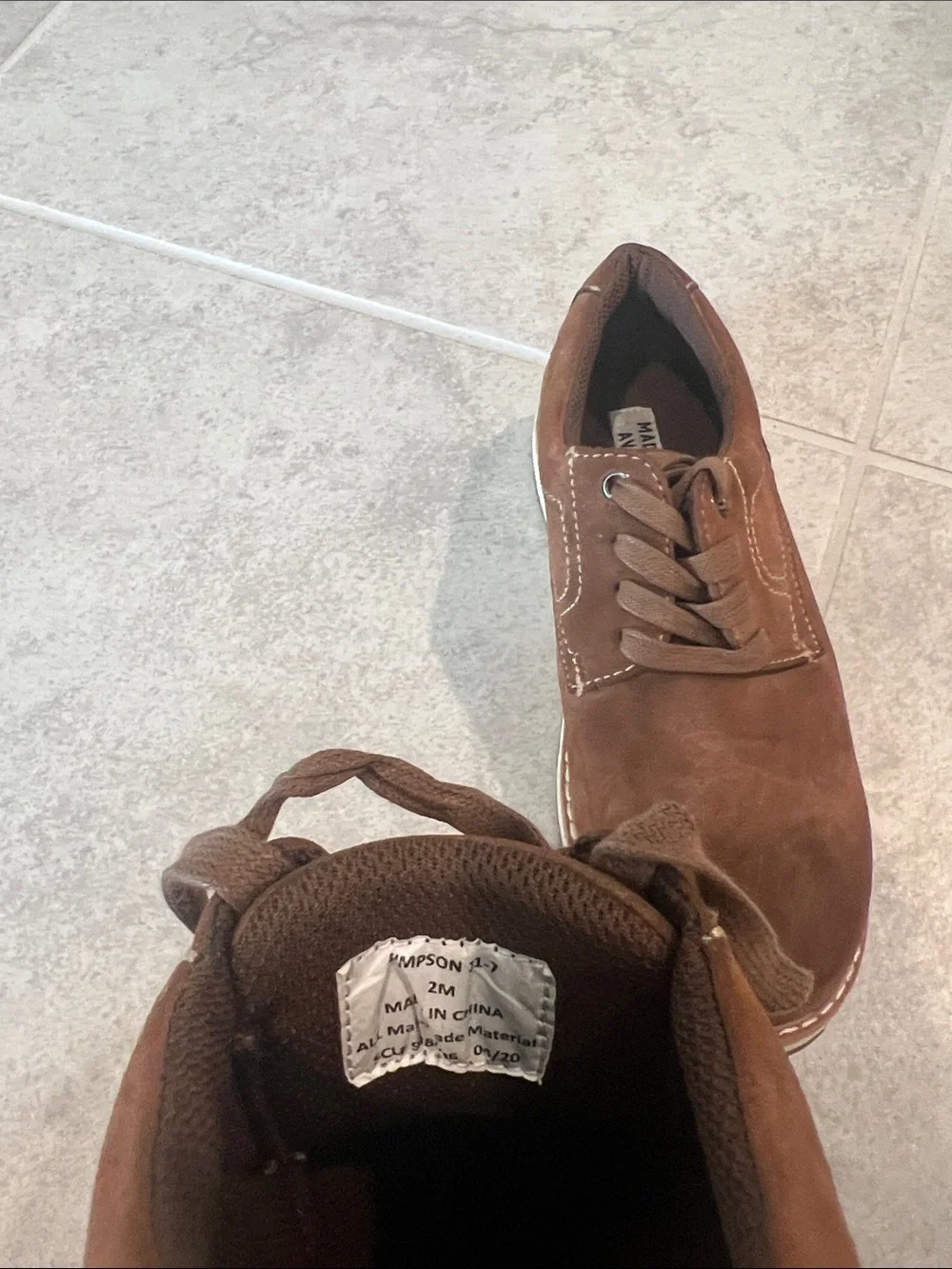 • Madison Avenue Boy Brown Casual Lace-Up Shoes, size 2 •